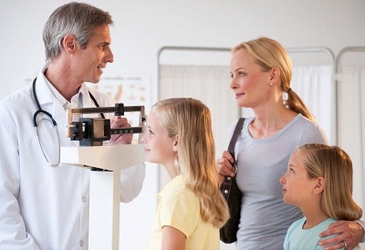 白癜风的类型及症状与白癜风的治疗及护理方法